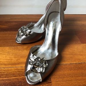 ✂️ Caparros Veranda Evening Pumps NWOB
